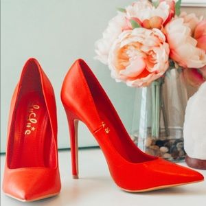NWOT Lulu’s Red Point Toe Heels Size 7